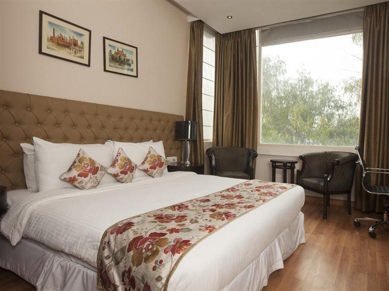 Hotel Athena Нью-Дели Экстерьер фото