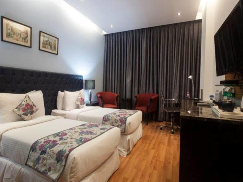 Hotel Athena Нью-Дели Экстерьер фото