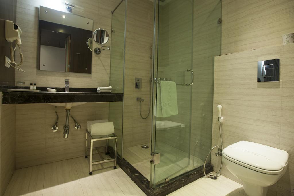 Hotel Athena Нью-Дели Экстерьер фото