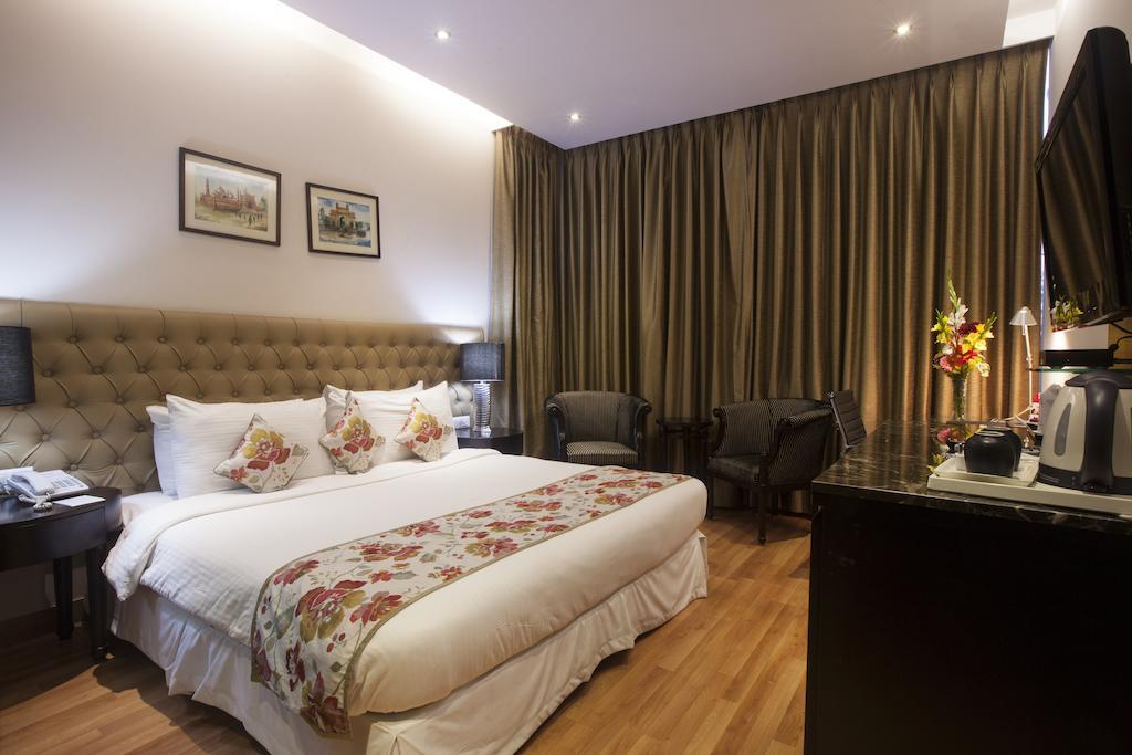 Hotel Athena Нью-Дели Экстерьер фото